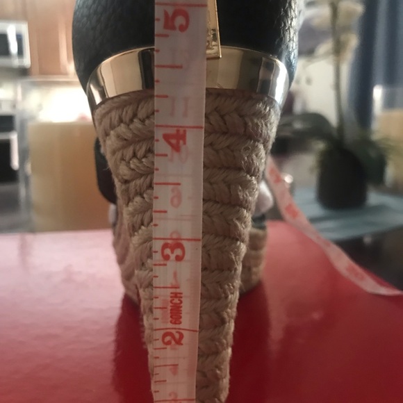 GUESS Janessa Core Wedge - Picture 5 of 7